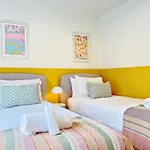 New & Modern Stylish 2Br Vs Aircon In The City Next To Albert Park