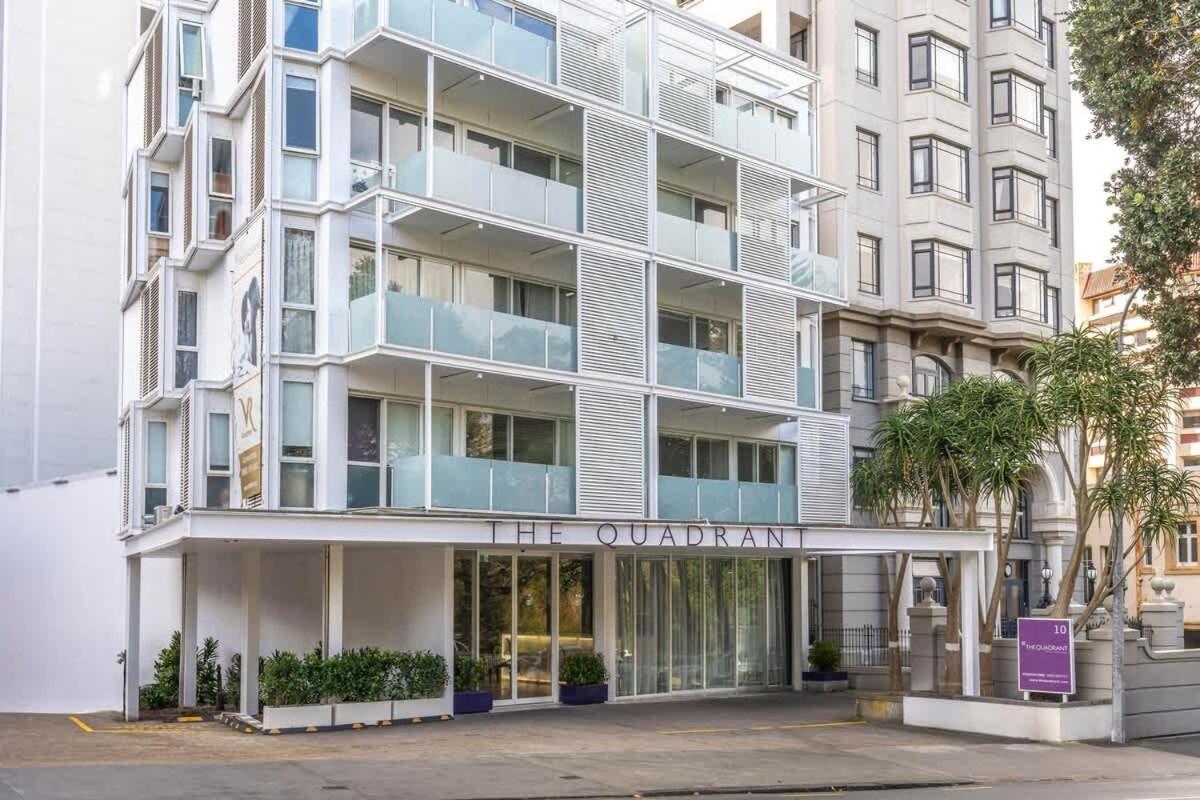 New & Modern Stylish 2br Vs Aircon In The Next To Park